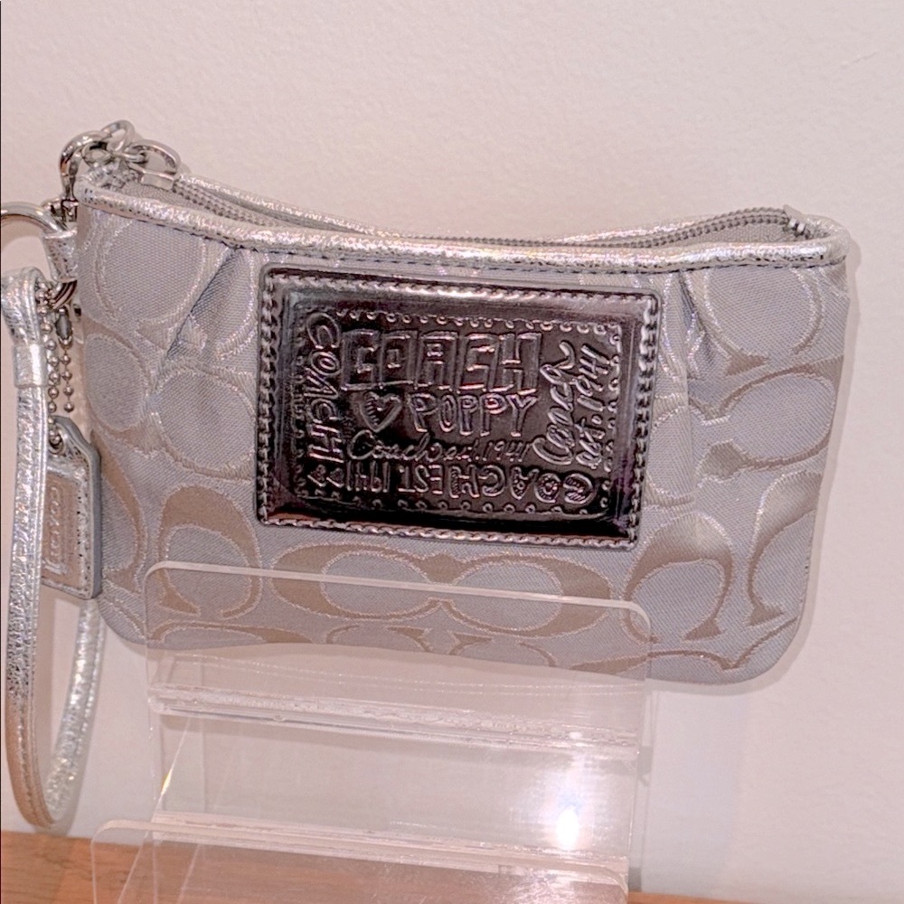 Coach Y2K Poppy Metallic Wristlet w/Hang Tag (EUC) (No Callouts) - Picture 17 of 17